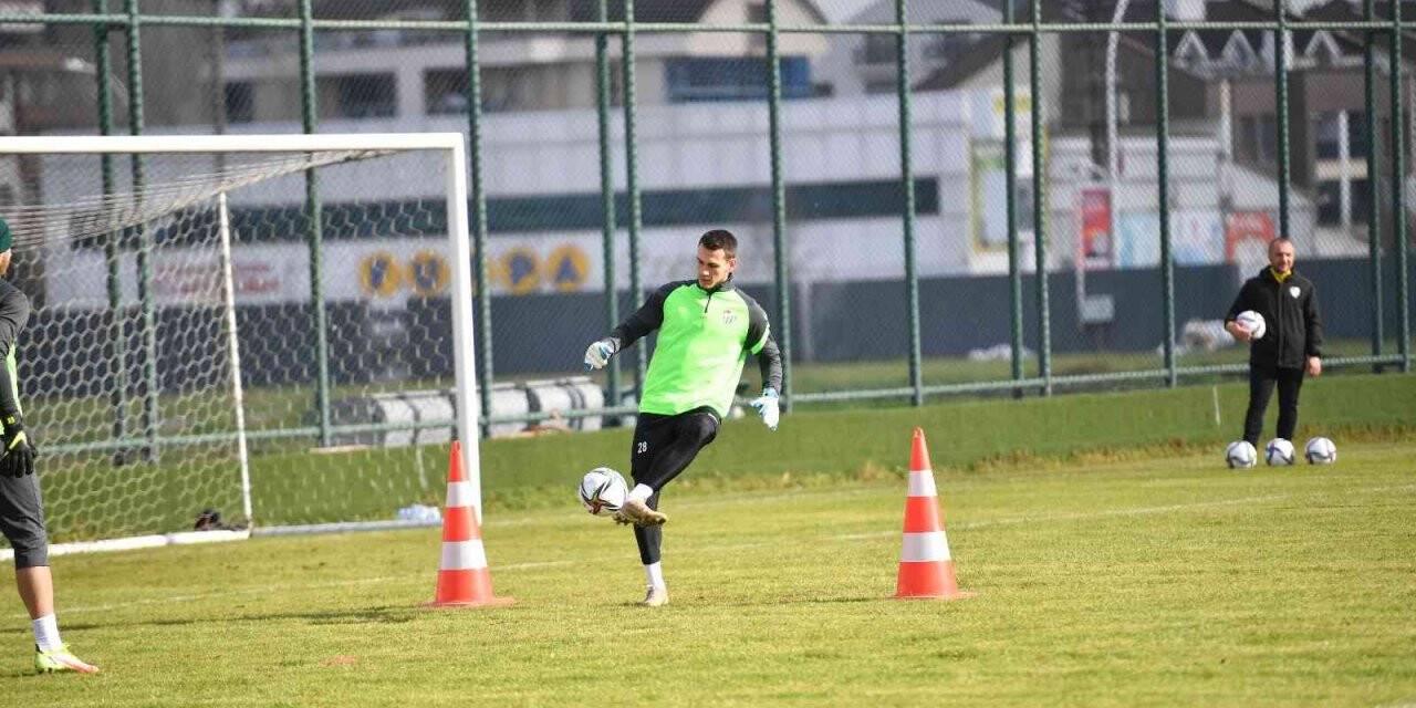 Bursaspor üç eksikle Eyüpspor maçı hazırlıklarına başladı