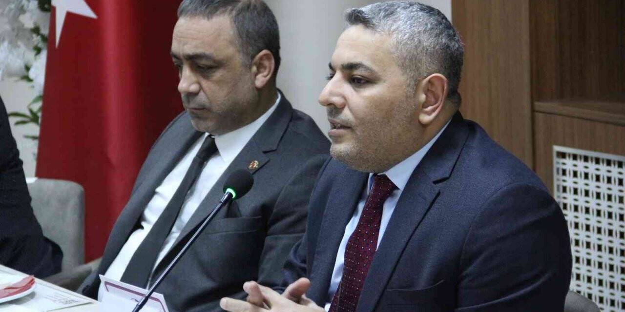 Sadıkoğlu, basın mensupları bir araya geldi