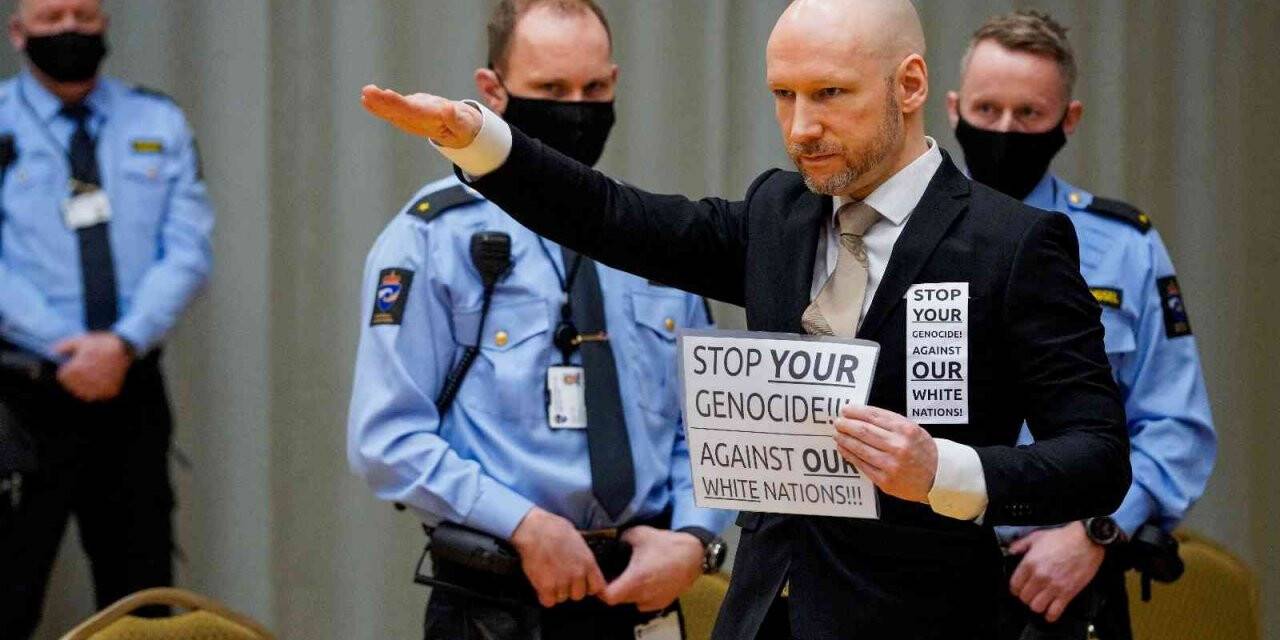 Seri katil Breivik’ten mahkemede Nazi selamı