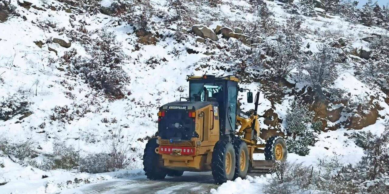 Nazilli’nin yüksek kesimlerinde yollar karla kaplandı