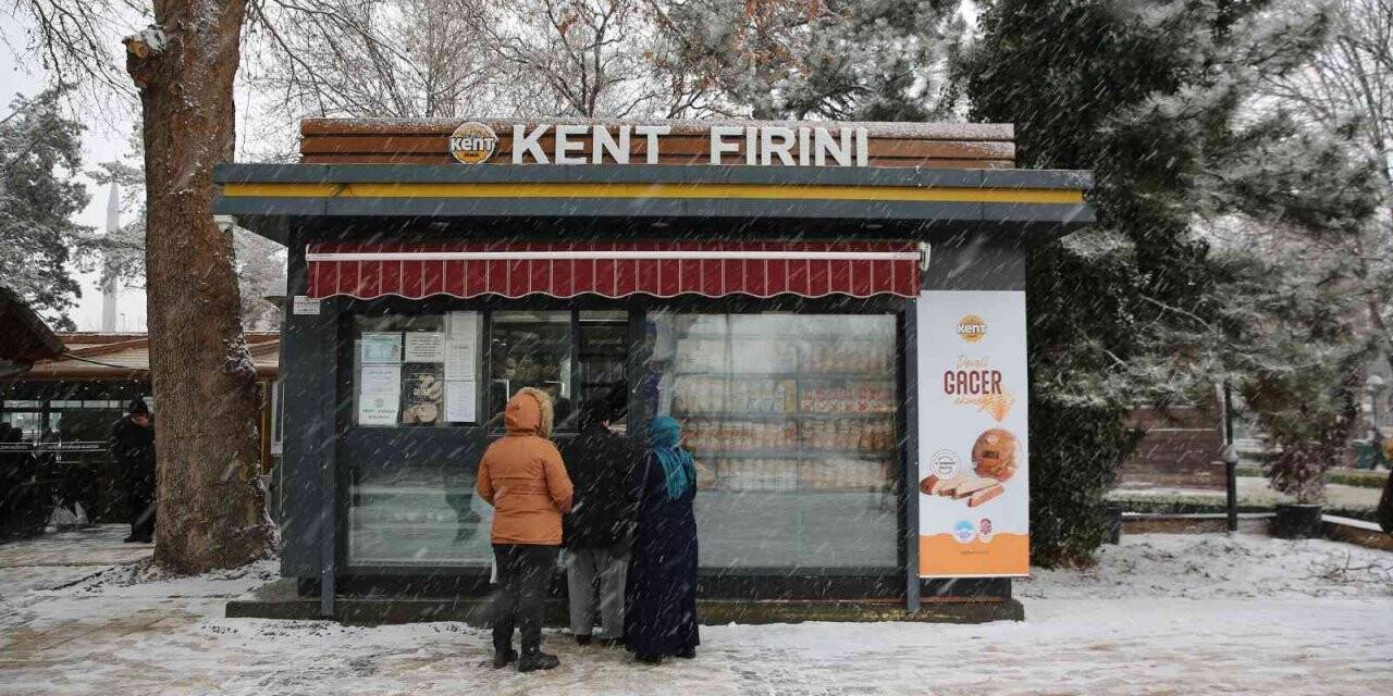 Cumhuriyet Meydanı’ndaki kent ekmek büfe sayısı ikiye çıkarıldı