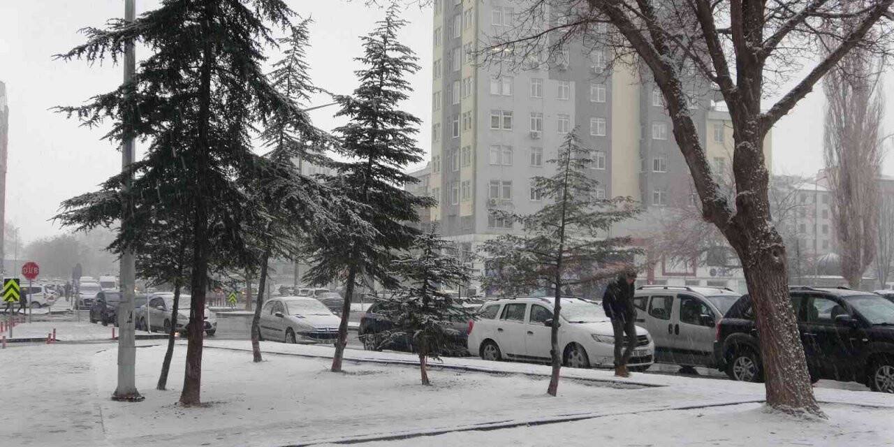 Kayseri’de kar yağışı etkili oldu