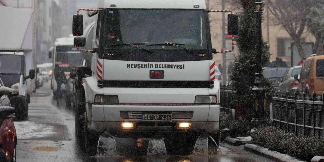 Nevşehir caddeleri solisyonla yıkanıyor