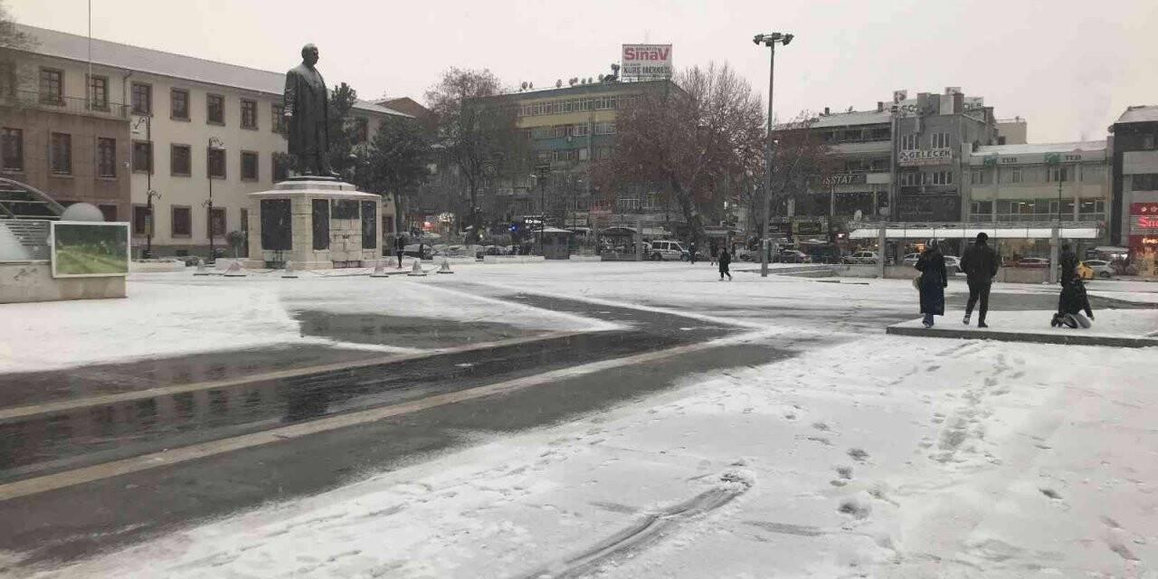 Malatya’da kar yağışı etkili oluyor