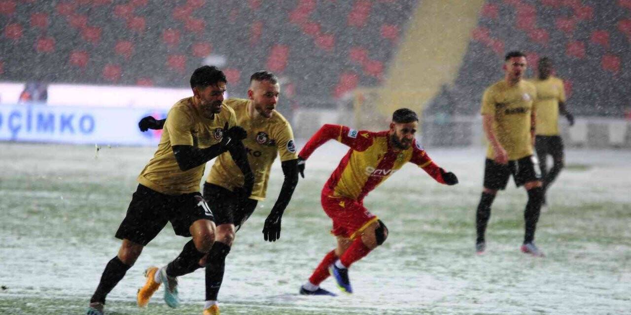 Spor Toto Süper Lig: Gaziantep FK: 0 - Yeni Malatyaspor: 0 (İlk yarı)