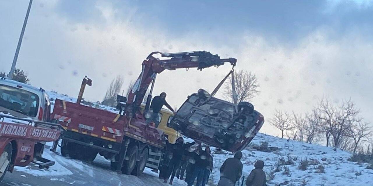 Kanala düşen otomobilden burnu kanamadan kurtuldu