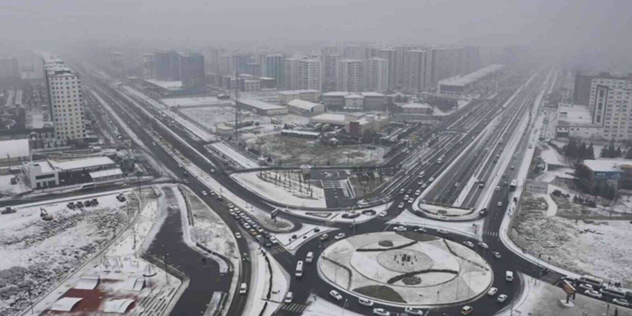 Diyarbakır’da kar yağışı trafik kazalarına neden oldu
