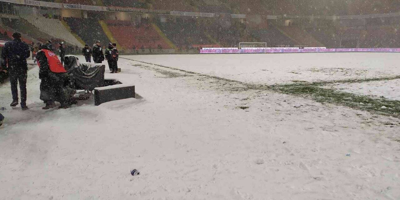 Gaziantep FK-Yeni Malatyaspor maçının ikinci yarısı ertelendi
