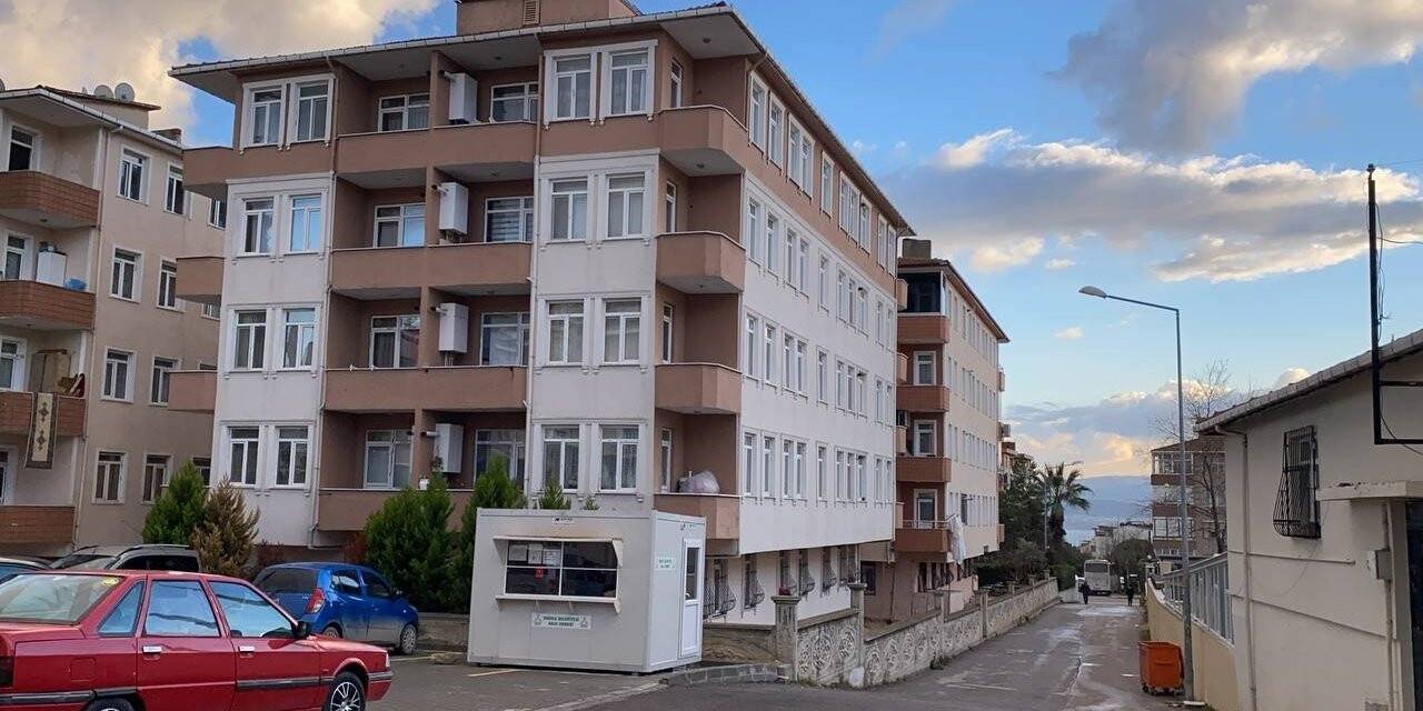 Beşinci kattan düşen kadın hayatını kaybetti