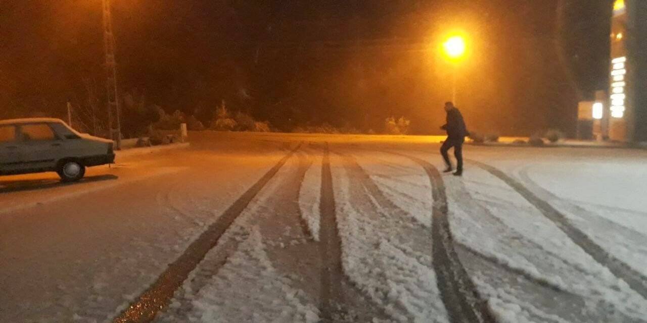 Meteoroloji turuncu kodla uyarmıştı, kar yağışı hayatı felç etti