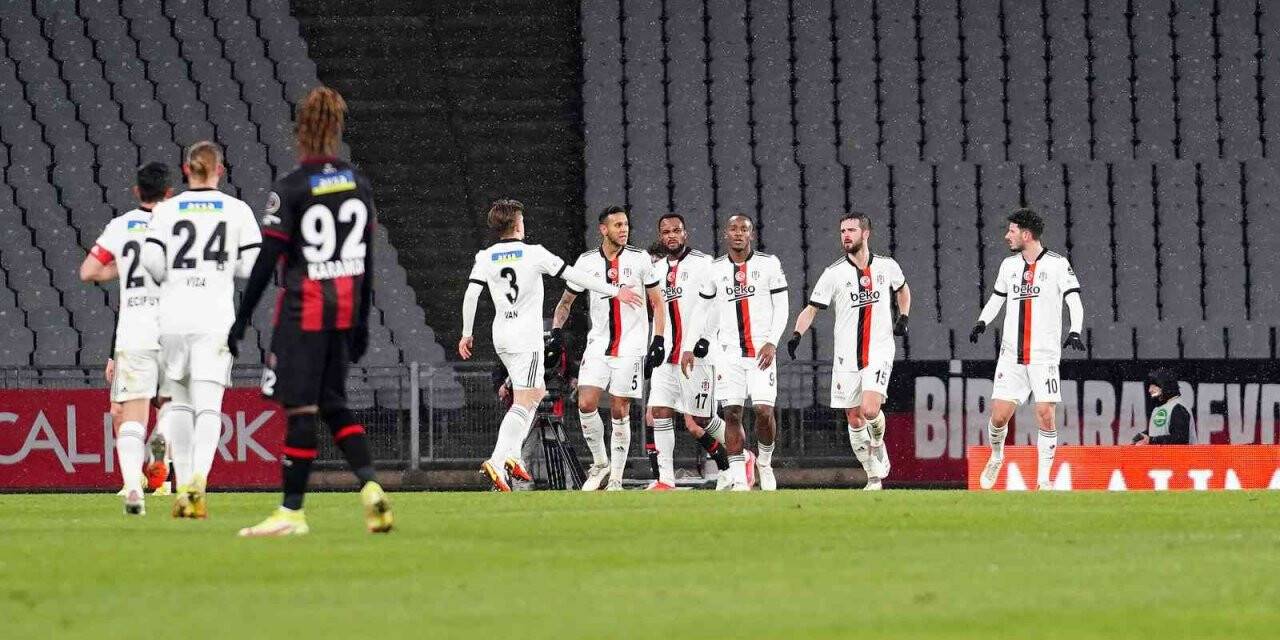 Spor Toto Süper Lig: Fatih Karagümrük: 0 - Beşiktaş: 1 (İlk yarı)