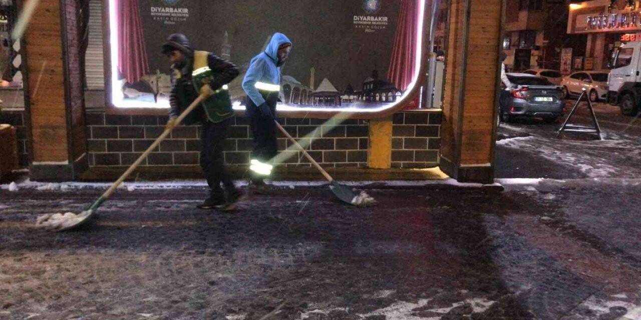Yenişehir Belediyesinden karla mücadele seferberliği