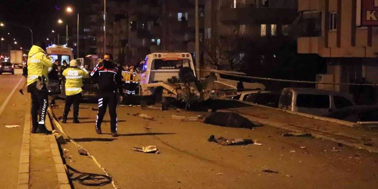 Otomobil park halindeki çekiciye çarptı: 1ölü, 1 yaralı