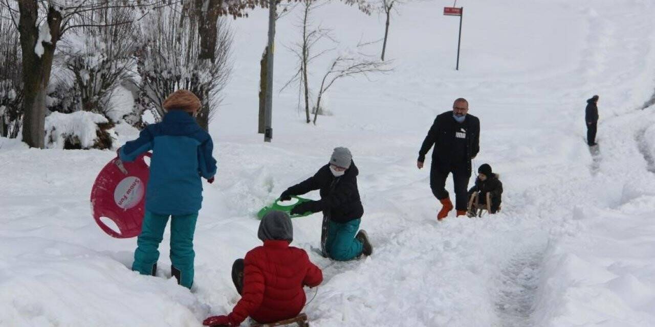 Düzce’de kar nedeniyle okullar yarın tatil