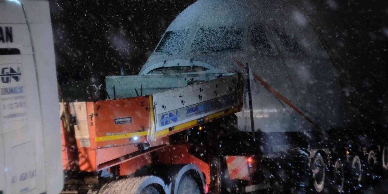 Yurtdışına satılan yolcu uçağı 12 parçaya bölünerek taşındı