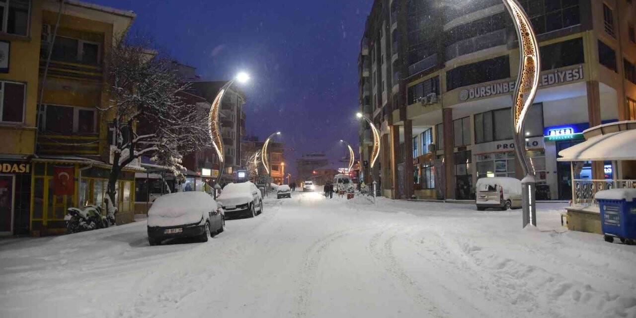 Dursunbey’de kar yağışı etkili oldu