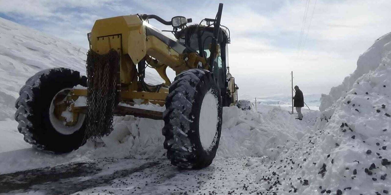 Muş’ta kar nedeniyle 266 köy yolu ulaşıma kapandı