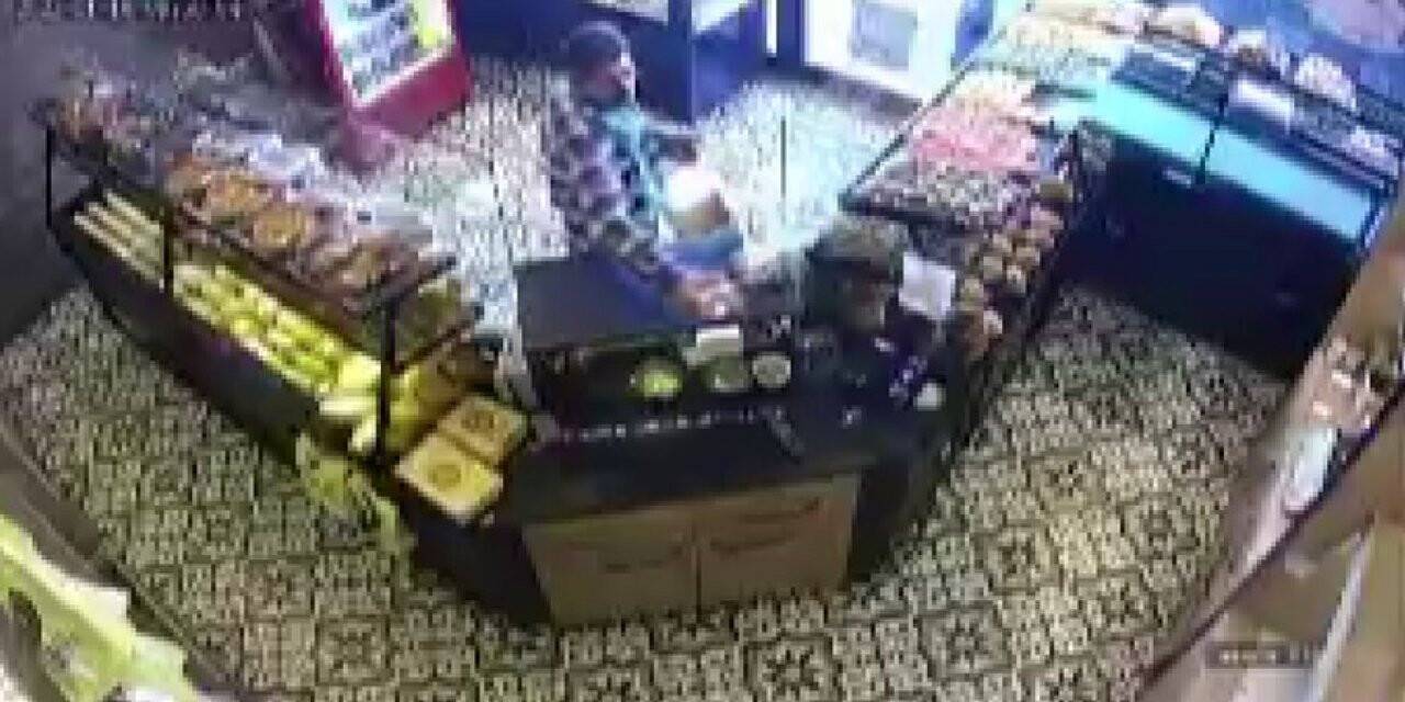 Esenyurt’ta fırına gelen adam yardım kutularını çaldı, üstüne birde kasiyerden para aldı