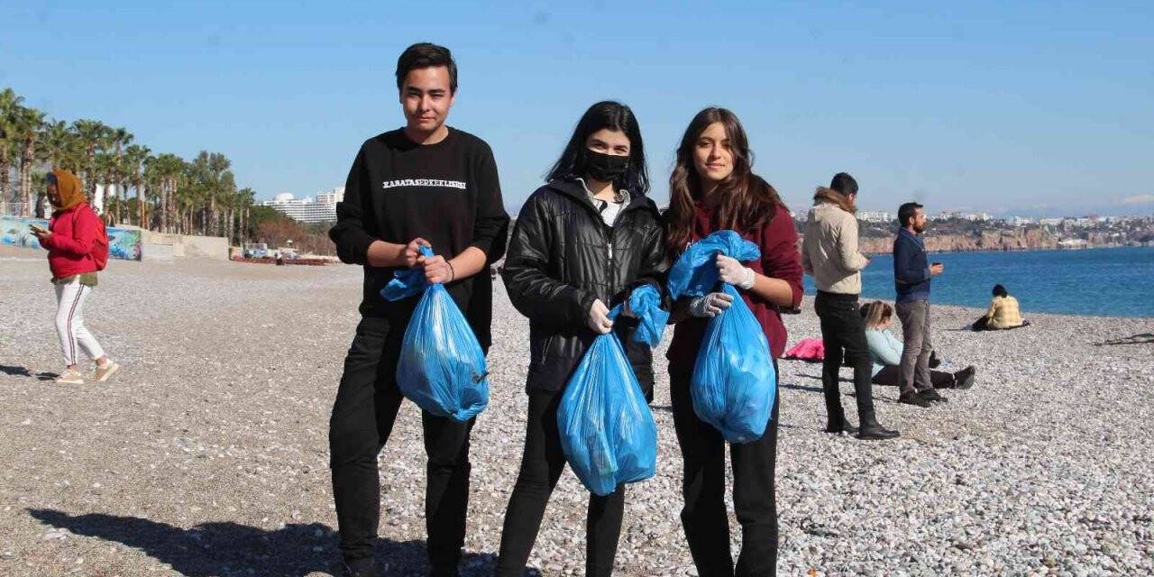 Dünyaca ünlü sahile 750 kilometre uzaklıktan öğrenci eli