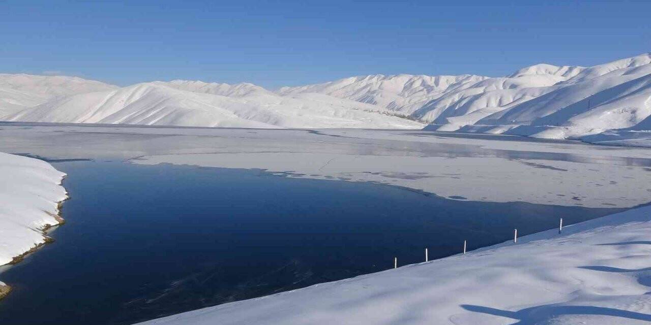 Eksi 30 derecede Dilimli Barajı dondu