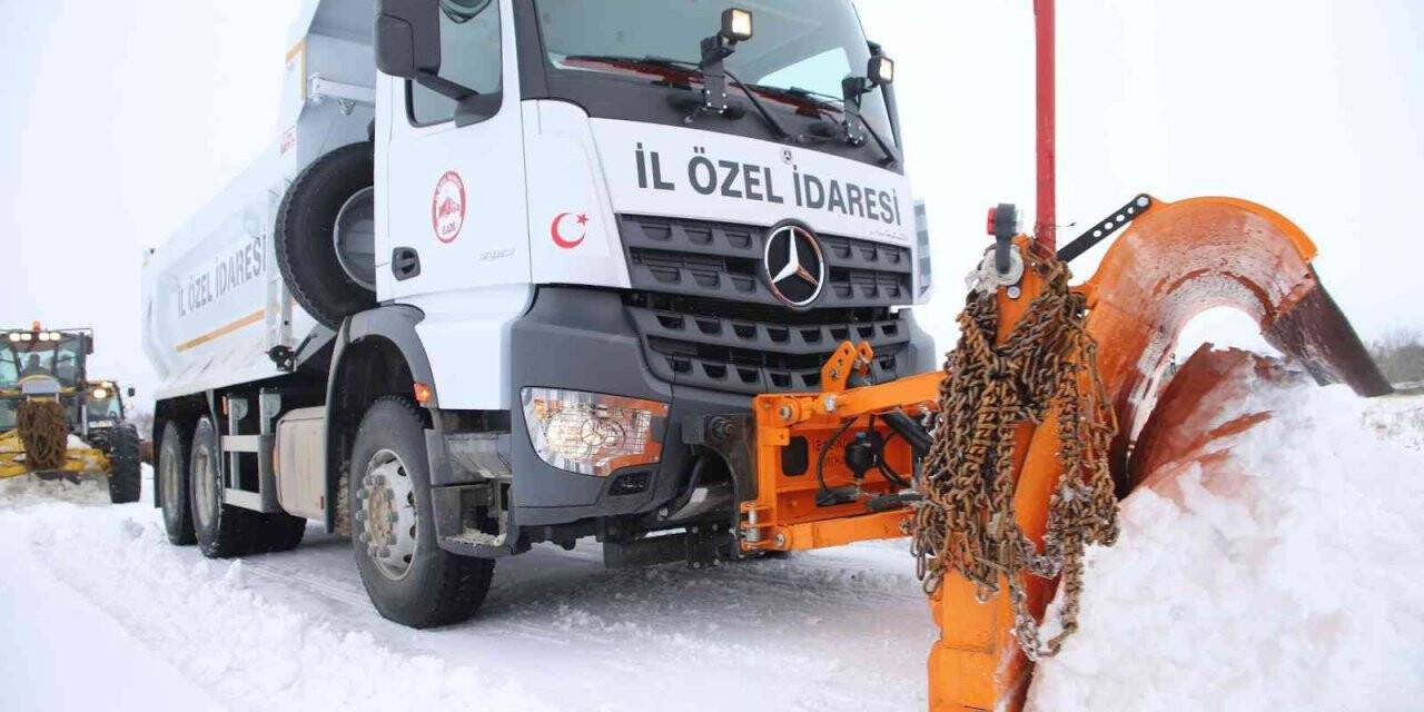 Elazığ merkeze bağlı köy yolları kar nedeniyle ulaşıma kapandı