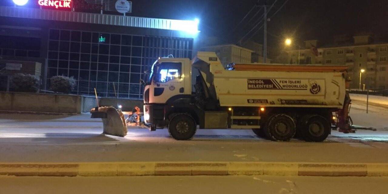 İnegöl Belediyesi tüm personeliyle sahada