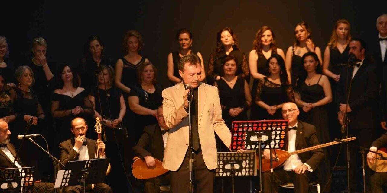Türk Halk Müziği Korosu 48. Yıl Sanat Gecesi ve Sezon Ortası Konseri yoğun ilgi gördü