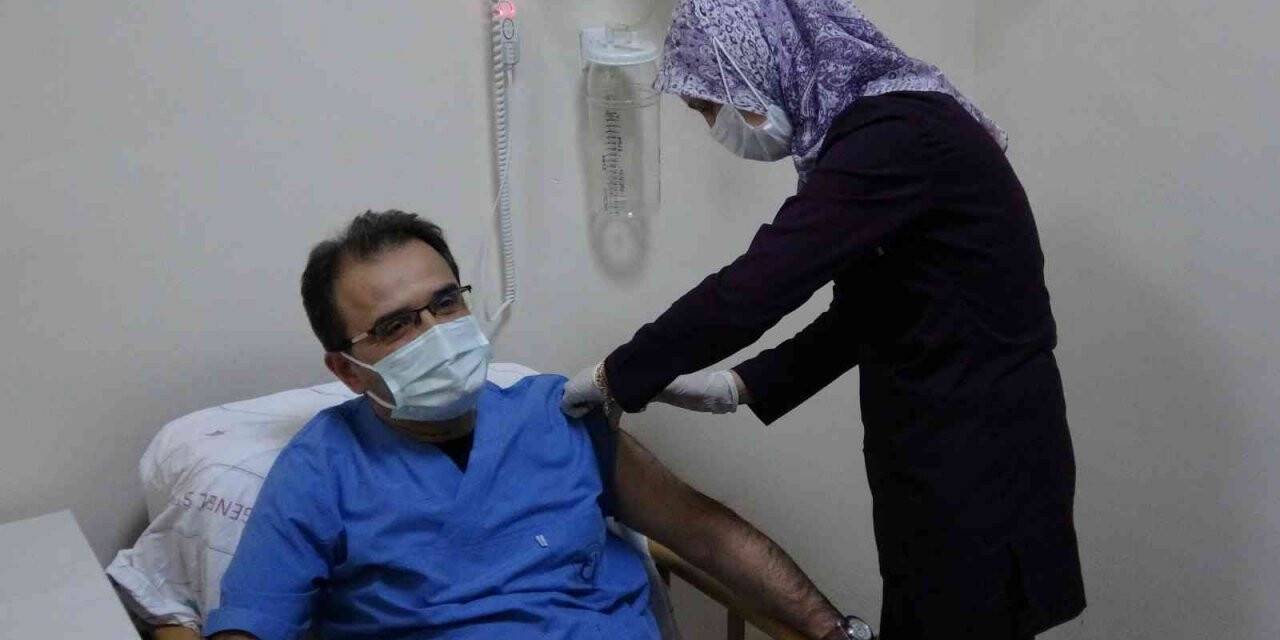 4. doz aşısını olan Vali Ayaz’dan vatandaşlara çağrı: