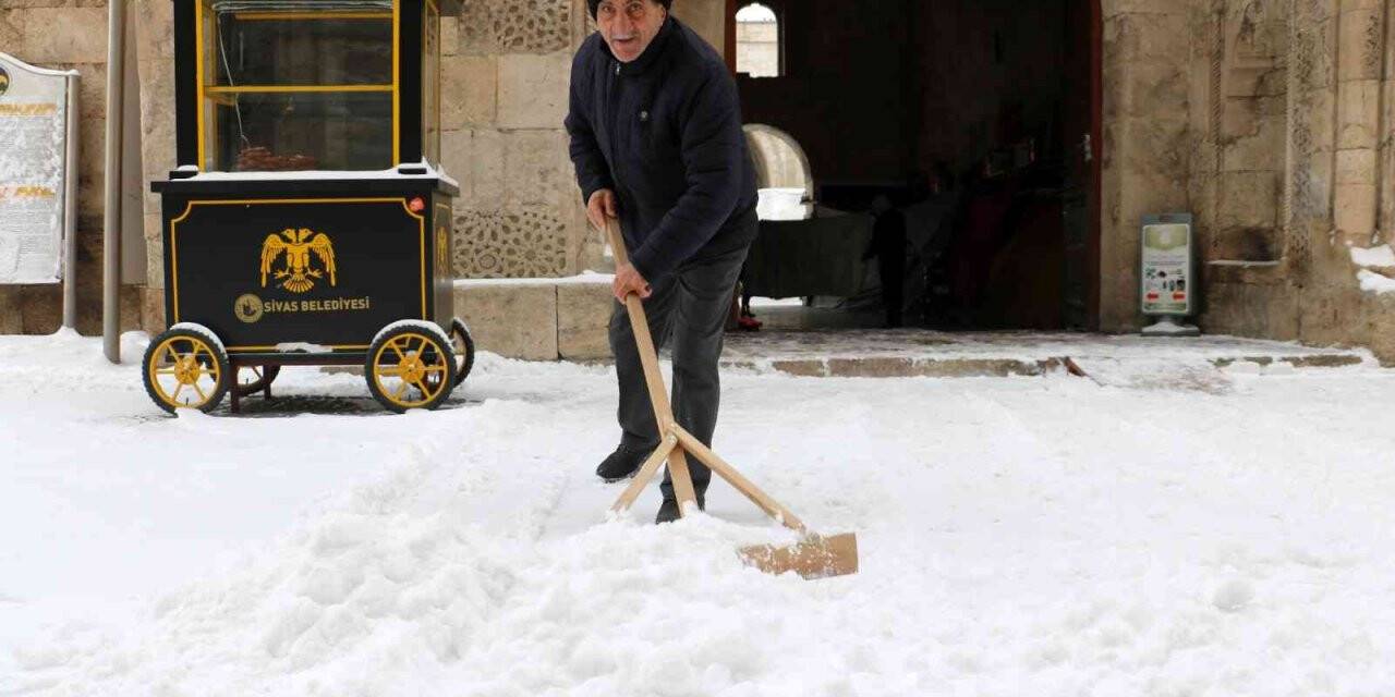 Sivas kar altında kaldı