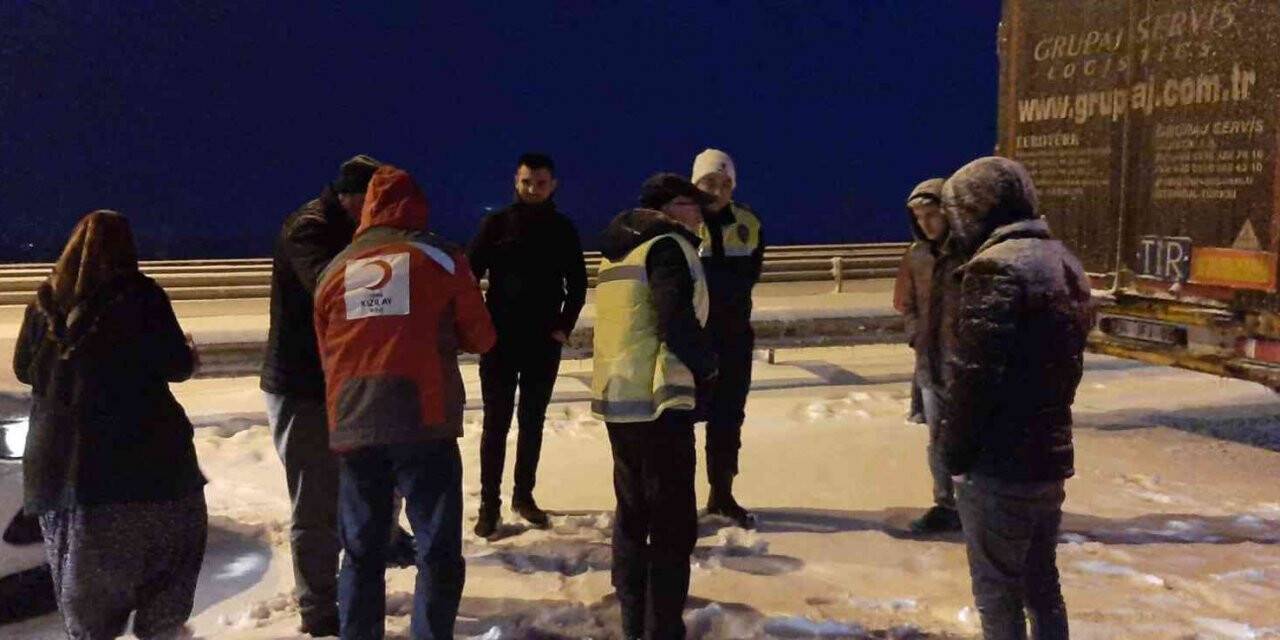 Yolda kalan vatandaşların yardımına Kızılay yetişti