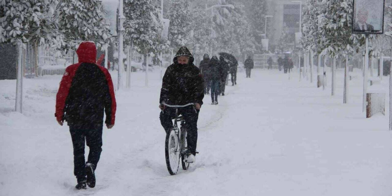 Kar yağışı Düzce’de de etkili oldu