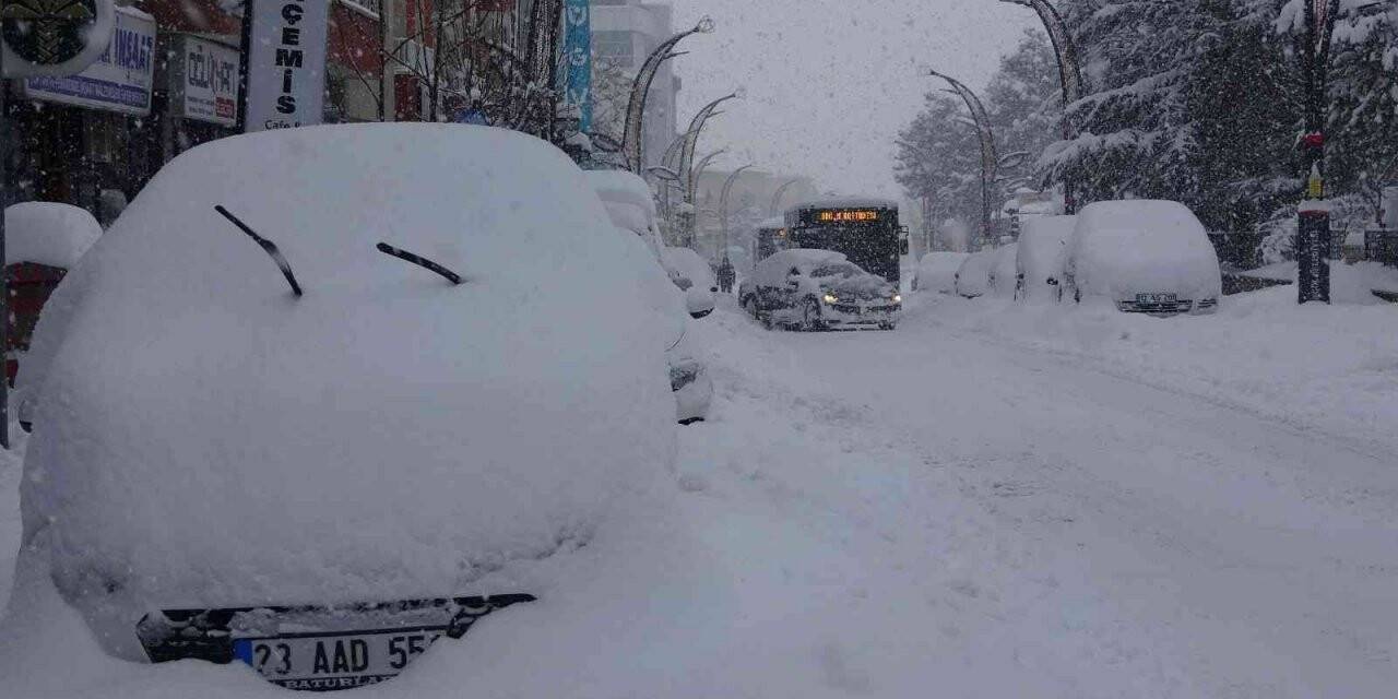 Bingöl’de kar esareti: Araçlar kara gömüldü, 281 köy yolu ulaşıma kapandı