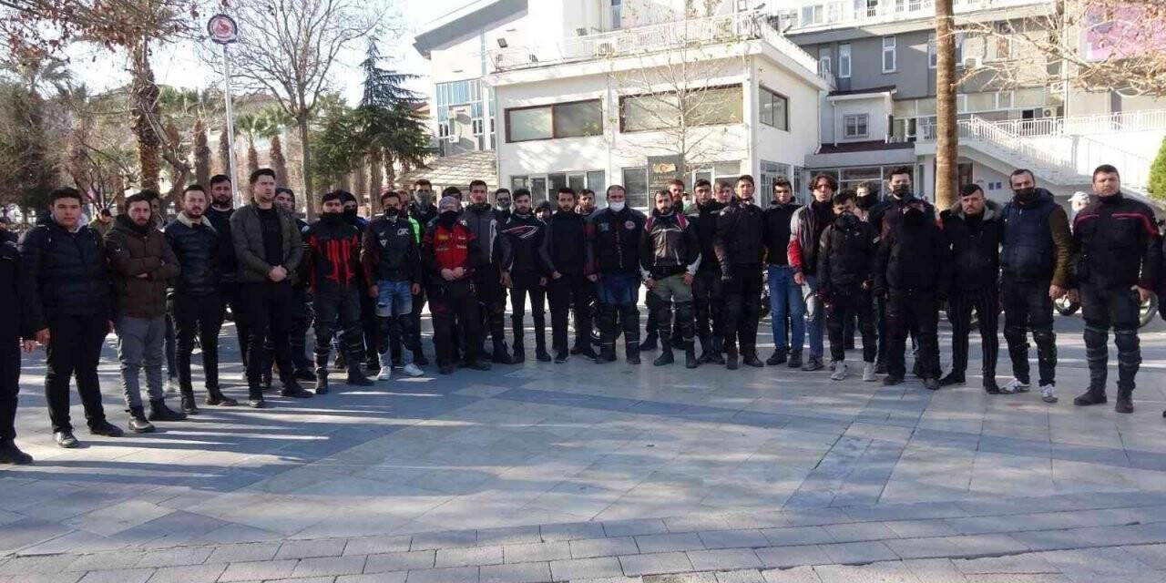 Meslektaşları cinayet gibi kazada ölen motosikletli kuryeyi unutmadı
