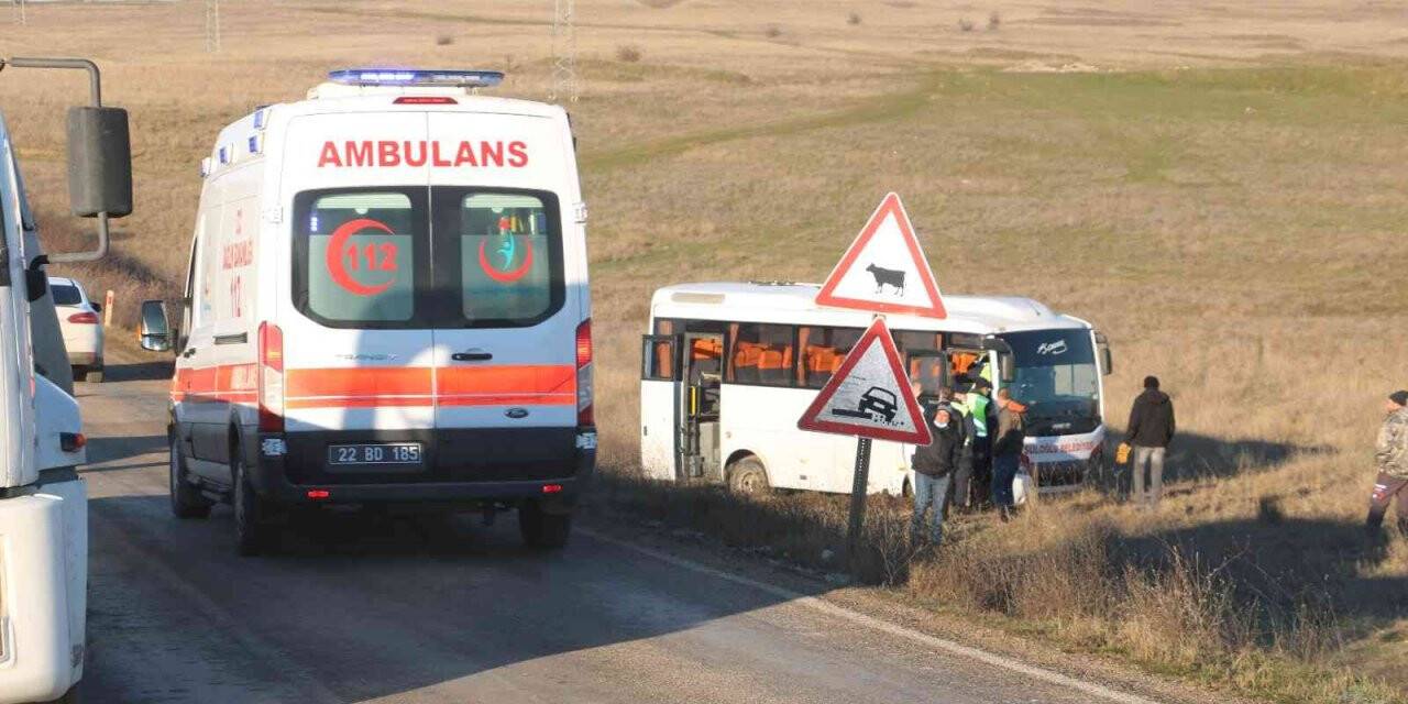 Yolcu otobüsü tarlaya uçtu: 8 yaralı