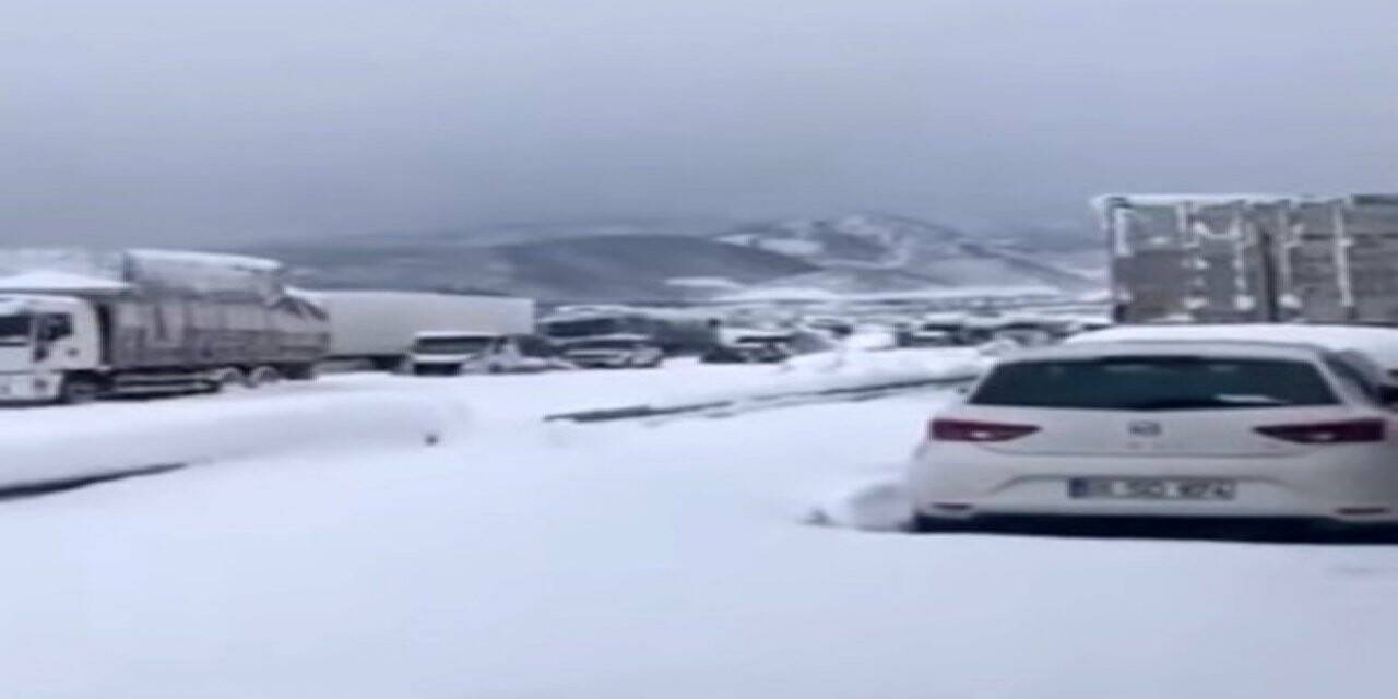 TAG otoyolu Osmaniye bölümünde ulaşıma kar engeli