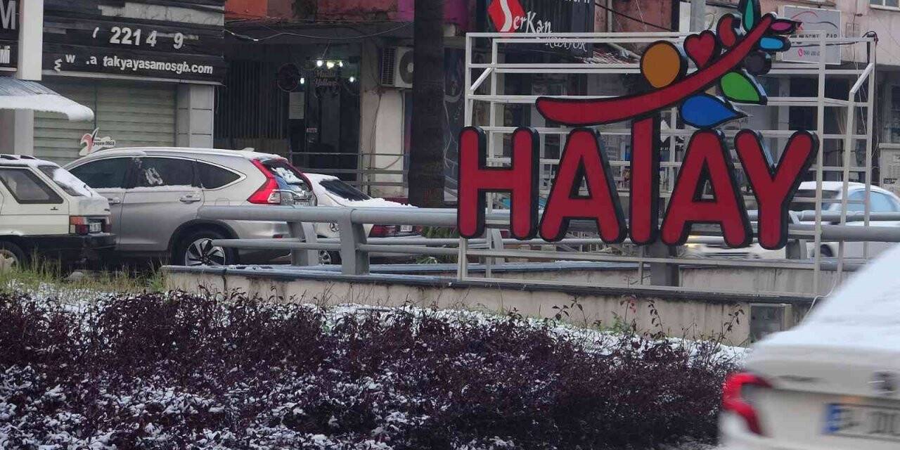 Hatay’da 5 yıl aradan sonra kar sevinci