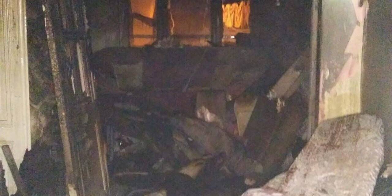 İki katlı evi alevler sardı