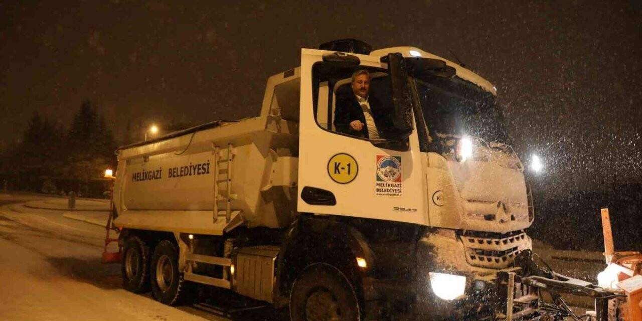 Başkan Palancıoğlu, karla mücadele çalışmalarına katıldı