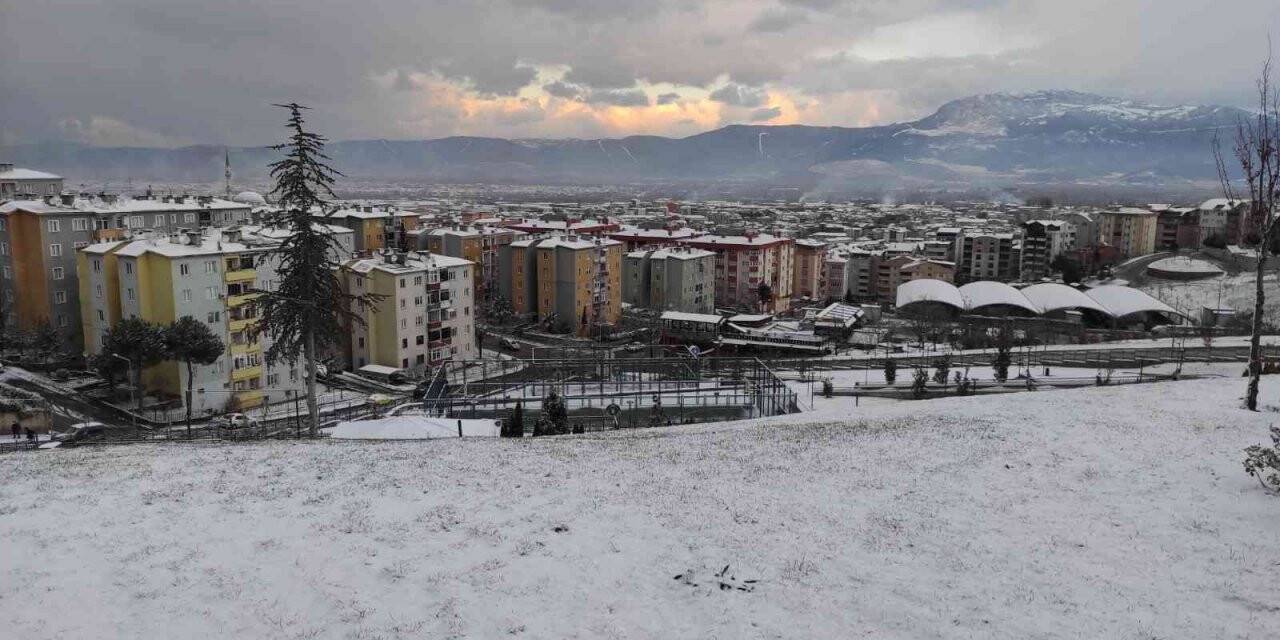 Kestel karla kaplandı