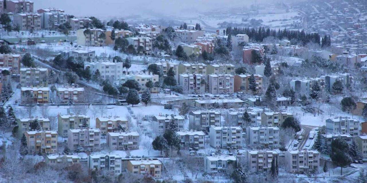 Kocaeli’de kar yağışı etkili oluyor