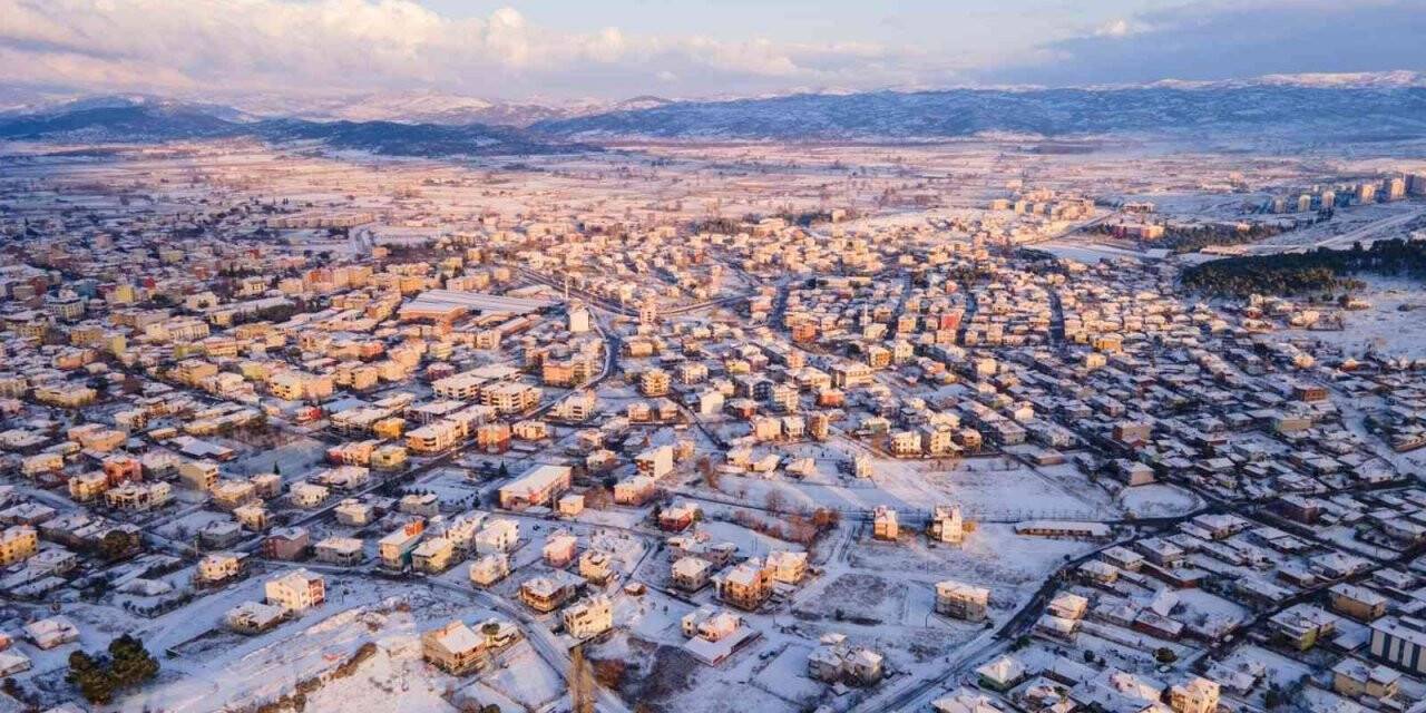 Sındırgı’da beyaz örtü havadan görüntülendi
