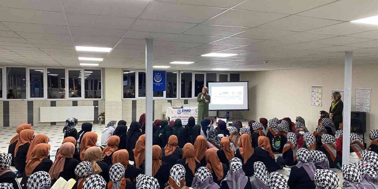 Manisa’da 450 hafızlık öğrencisine kişisel gelişim semineri verildi