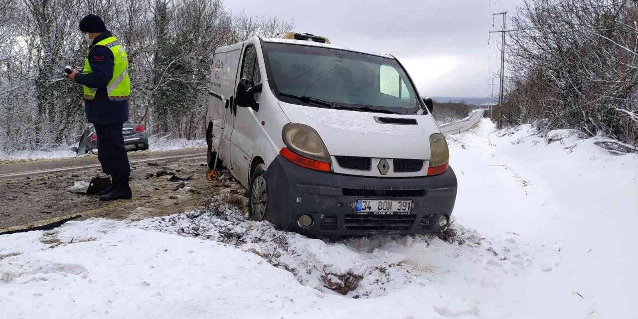 Çatalca’da kar yağışı kazayı da beraberinde getirdi: 1 yaralı
