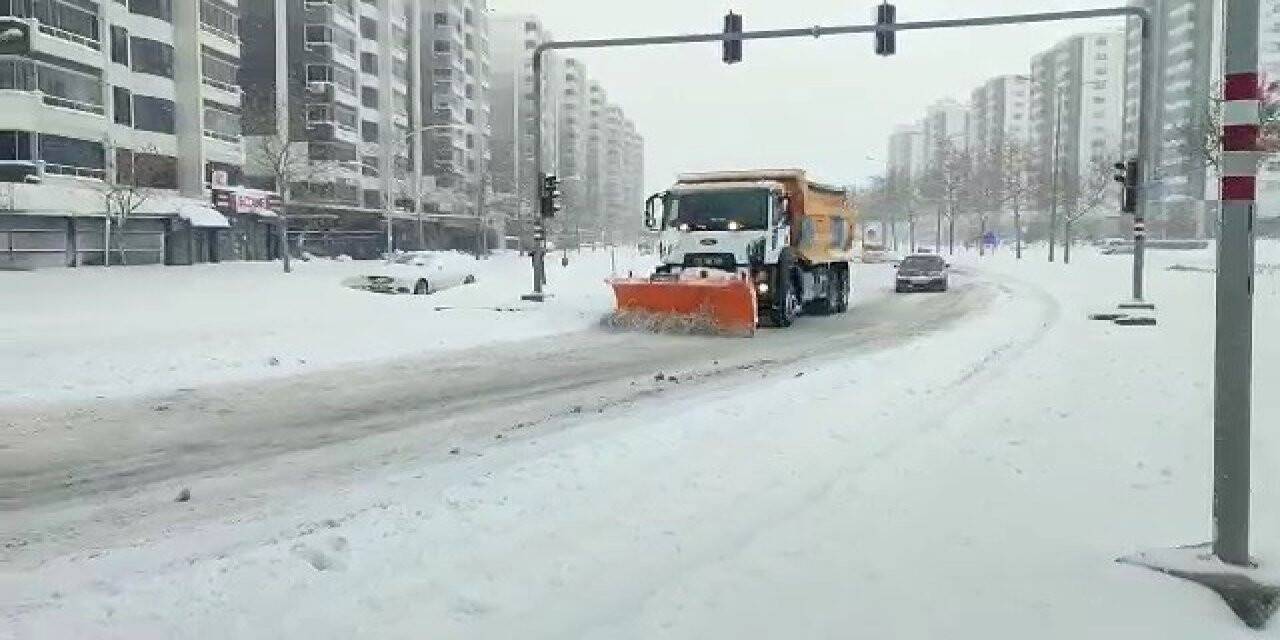 Diyarbakır’da karla mücadele çalışmaları aralıksız sürüyor