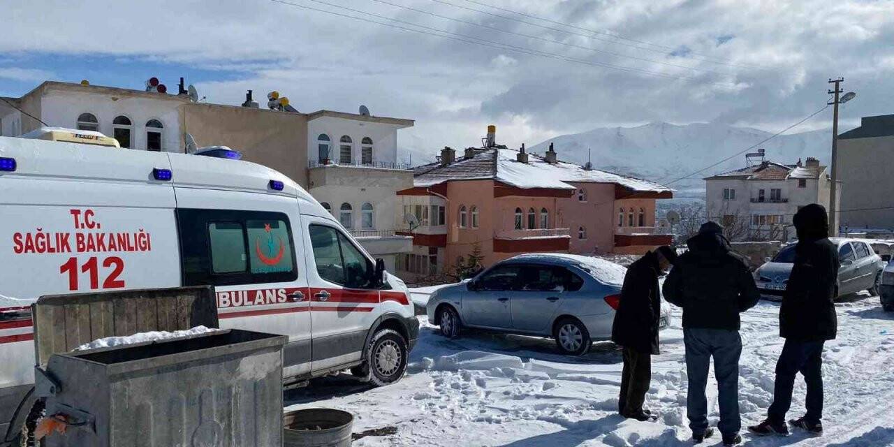 Balkondan giren komşuları acı manzarayla karşılaştı