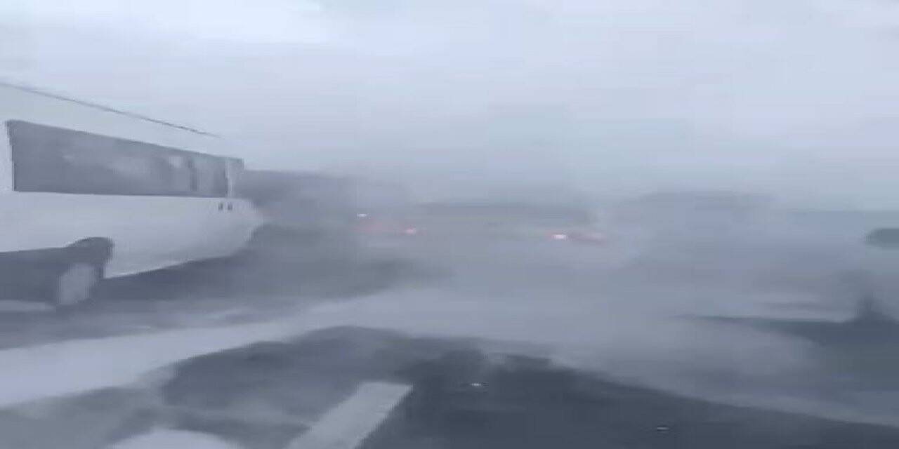 Van’da şehirler arası yollar fırtına ve tipi nedeniyle kapatıldı