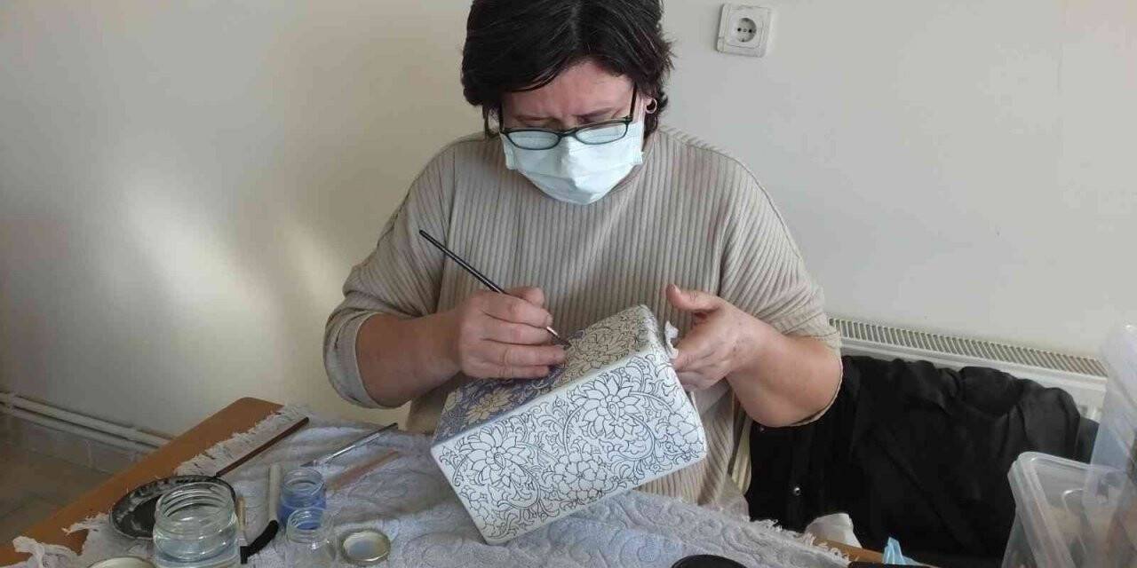 Kadınlar pandemi sonrası çini üretimine başladı