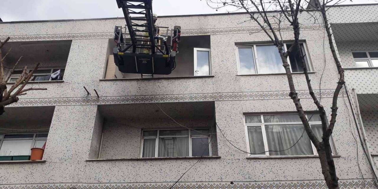 Bayrampaşa’da korkutan yangın, evde uyuyan çocukları vatandaşlar kurtardı