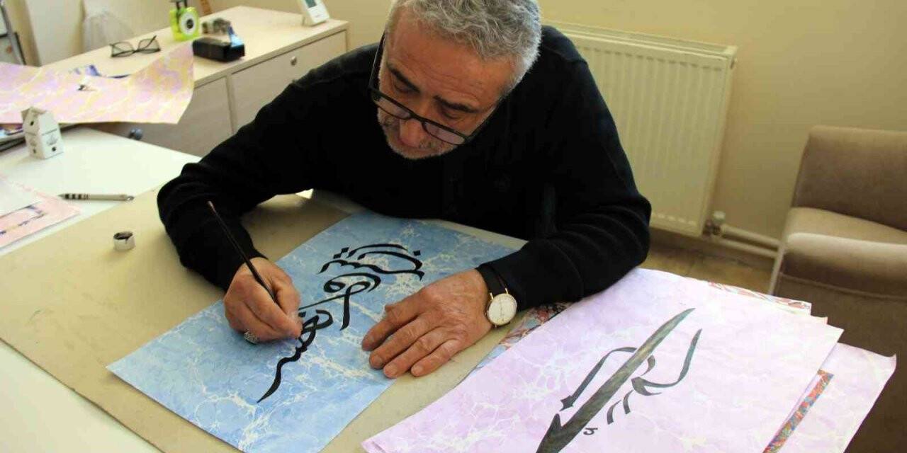 Emekli polis, ebru ve hat sanatını 15 yıldır sabır ve sebat ile sürdürüyor