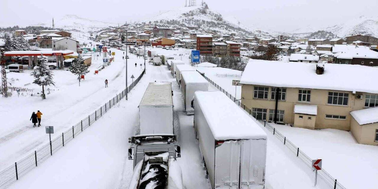 Hekimhan ve Arguvan’da kar etkili oldu